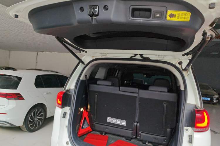 Used GAC Trumpchi M8 2021 Lingxiu Series 390T Deluxe Edition Trunk