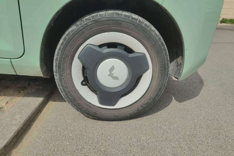 Used Wuling Hongguang MINIEV 2021 Macaron Premium Model – Lithium-NMC Right Front Wheel Hub