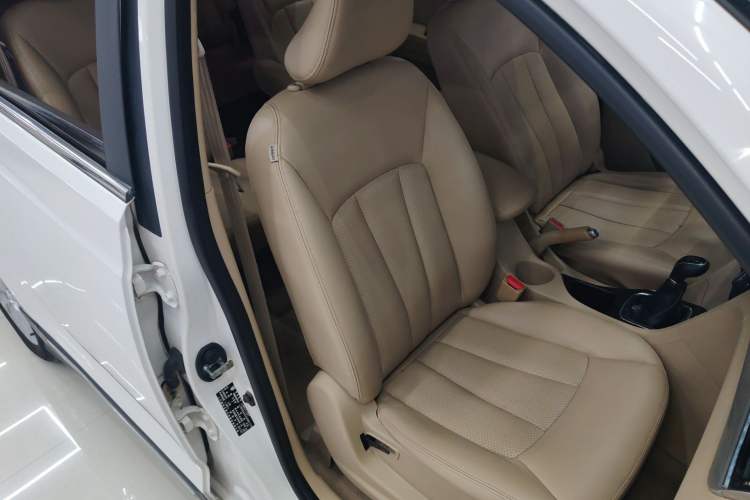 Used Baojun 730 2016 1.5L Manual Comfort Version 7 Seats China V Emission Standard Right Front Seat