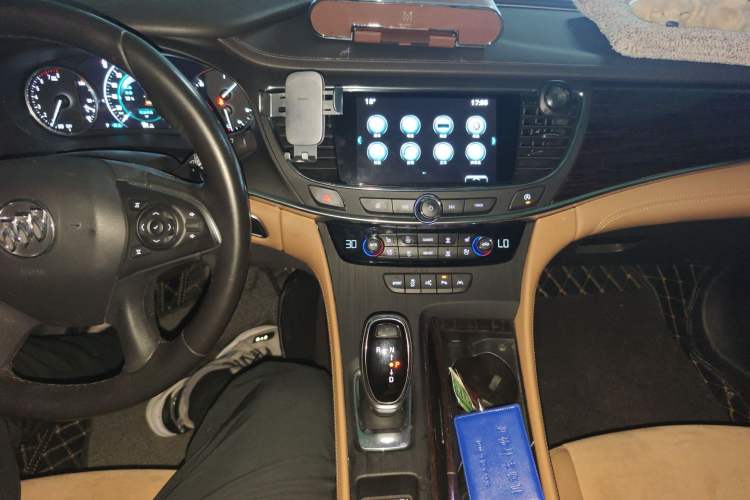 Used Buick LaCrosse 2018 28T Luxury Model Audio And AC Panel