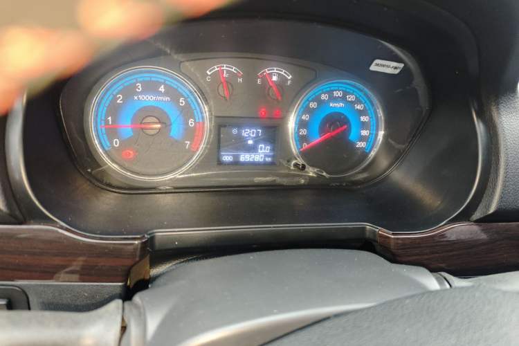 Used Dongfeng Fengon 370 2016 1.5L Manual Luxury 7-Seater
