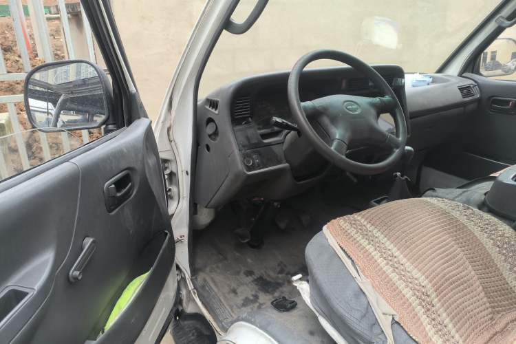 Used Jinbei Hiace 2020 2.0L Xiangyun Series Luxury Van High Roof China VI Standard Model 1TZS Driver Seat