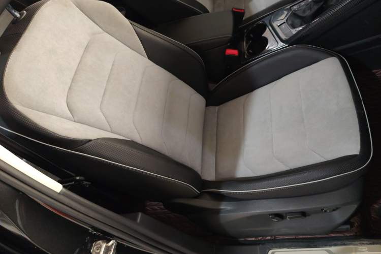 Used Volkswagen Tayron X 2020 330TSI Two-Wheel Drive Luxury Smart Connectivity Version Right Front Seat