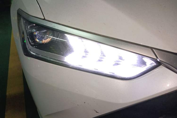 Used BYD Qin PLUS 2024 HONOR Edition DM-i 55KM Leading Model Right Front Headlight