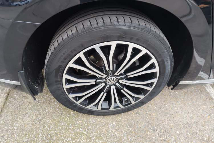 Used Volkswagen Phideon 2019 380TSI Two-Wheel Drive Business Edition China VI Standard
