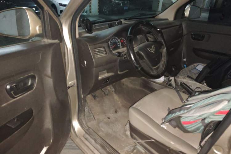 Used Wuling Rongguang V 2016 1.2L Standard Version
