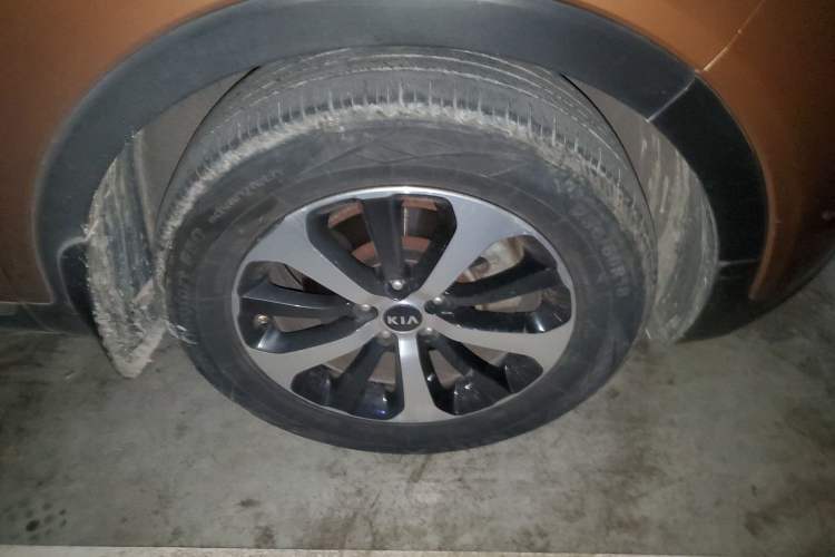 Used Kia Sorento 2015 Sorento L 2.2T Diesel 4WD Elite Edition 5 Seats China IV Standard