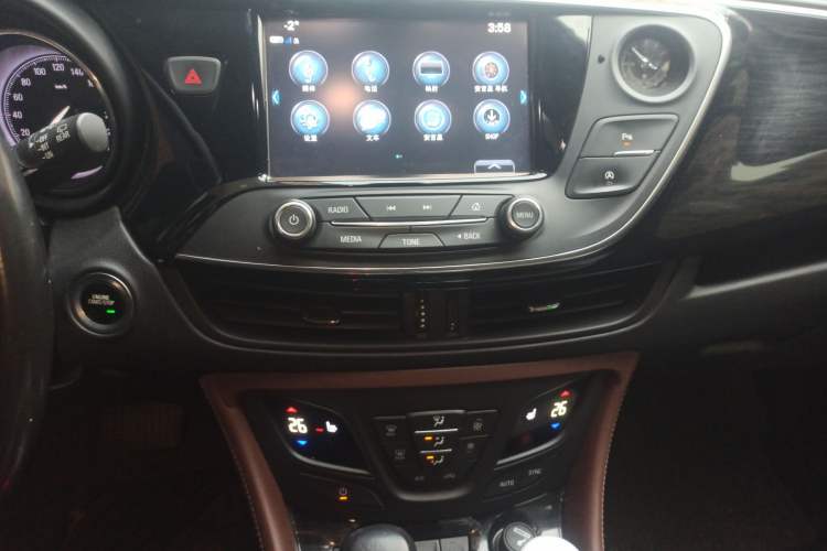 Used Buick Envision 2018 28T Four-Wheel Drive Elite Version Audio And AC Panel