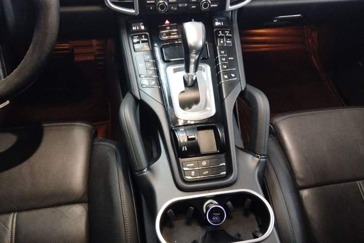 Used Porsche Cayenne 2013 3.6L automatic transmission U.S. specification