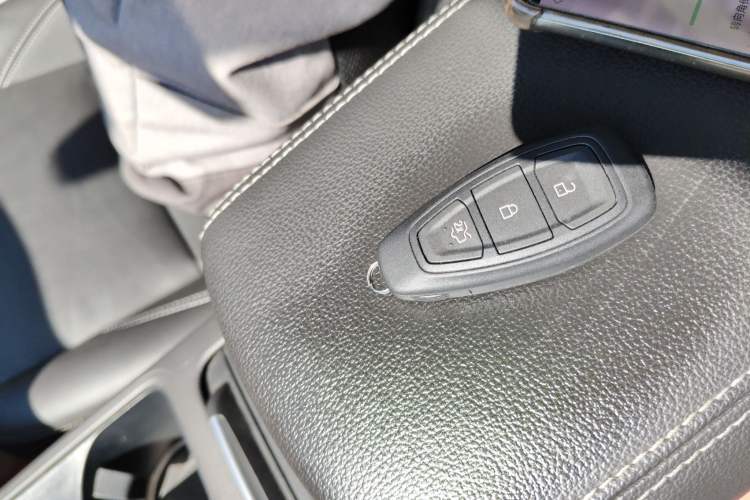 Used Ford Kuga 2019 EcoBoost 180 Two-Wheel-Drive Titanium Plus Model China V Standard
