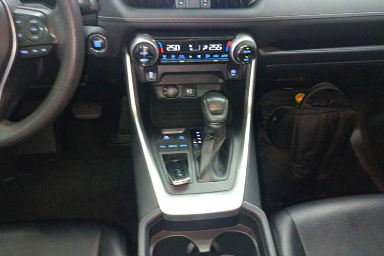 Used Toyota RAV4 2020 2.0L CVT Two-Wheel Drive Fashion Edition
