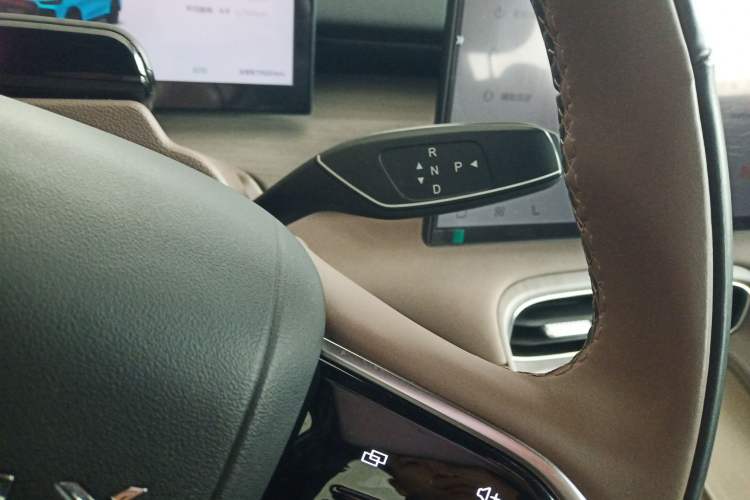 Used Chery Tiggo 8 PLUS C-DM 2025 1.5T 116 km Prestige Version 5 Seats Gear Lever