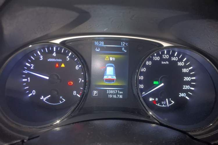 Used Nissan X-Trail 2014 2.5L CVT Luxury Edition 4WD
