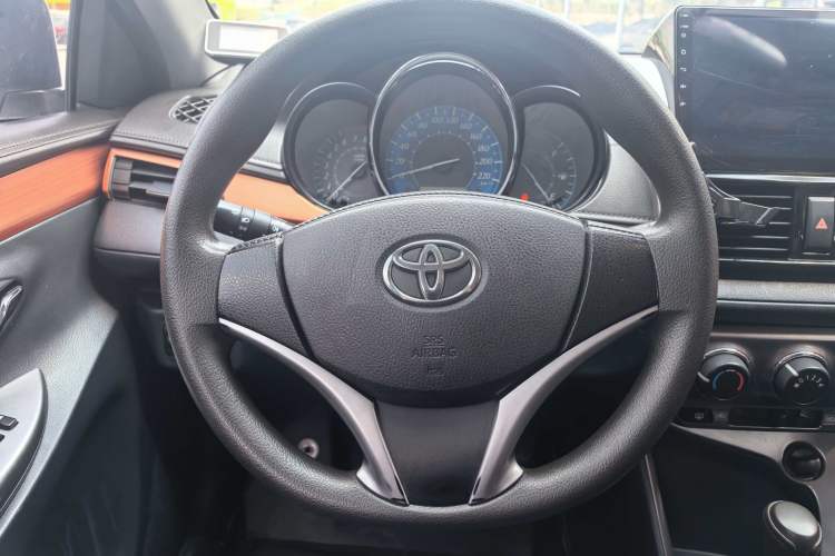 Used Toyota YARiS L Zhi Xuan 2015 1.5E Automatic Charm Edition Steering Wheel