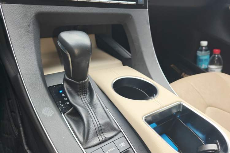 Used Toyota Avalon 2019 2.5L Touring Premium Version China VI Standard
