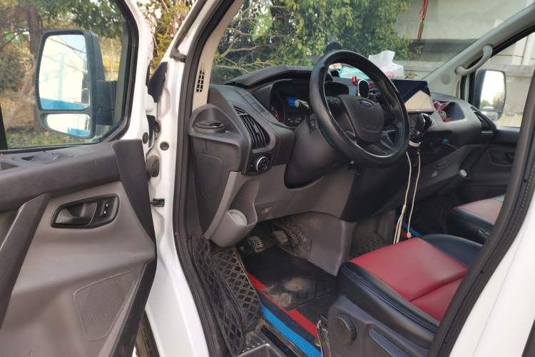 Used Ford Transit 2020 2.0T Diesel Multi-Function Commercial Vehicle Mid-Axle Low-Roof Lift-Up Tailgate China VI Standard