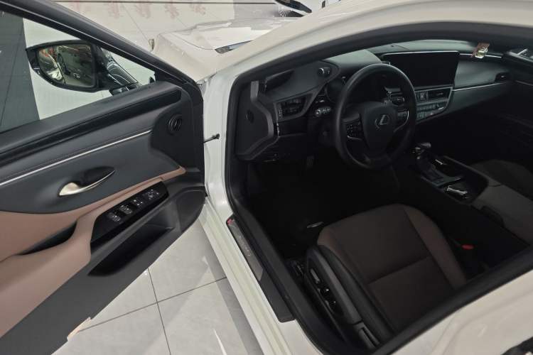 Used Lexus ES 2022 200 Excellence Edition Driver Seat