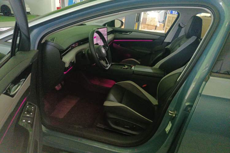 Used Volkswagen ID.7 VIZZION 2024 AIR model Driver Seat