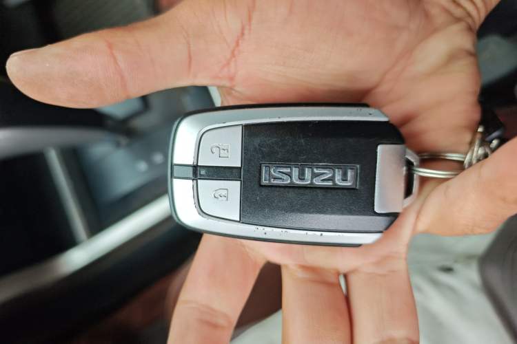 Used Isuzu D-MAX 2018 3.0T Four-Wheel Drive Automatic Ultra-Luxury Version 4JJ1-TC HI