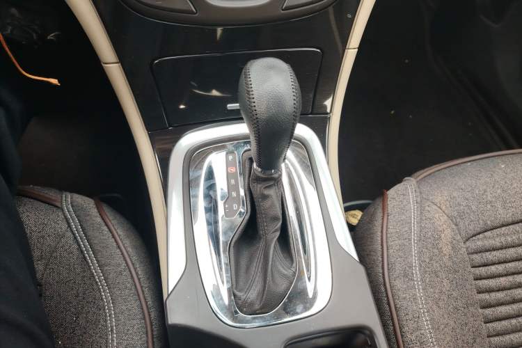 Used Buick Regal 2015 2.0L Leading Fashion Edition