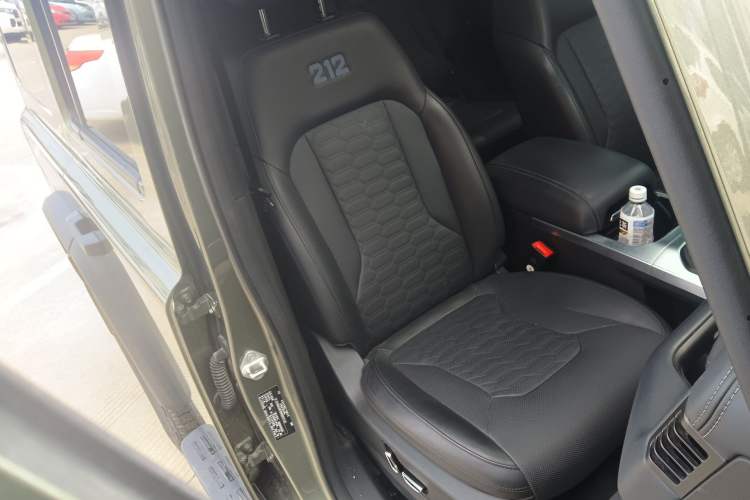 Used 212 T01 2024 2.0T Explorer Right Front Seat