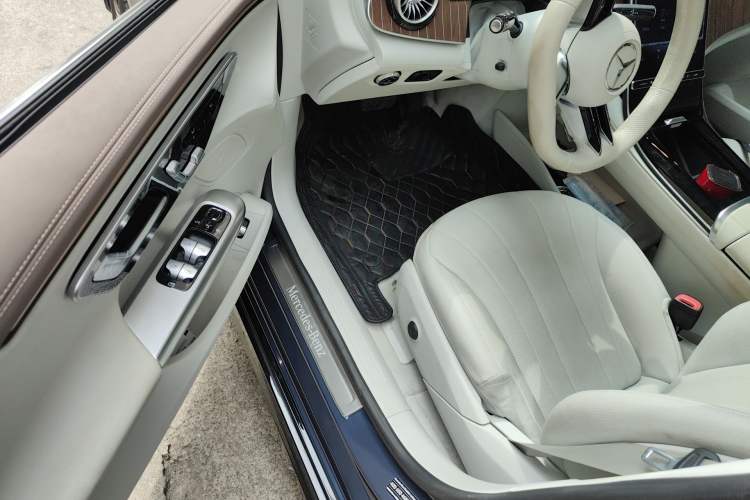 Used Mercedes-Benz EQE 2022 350 Luxury Edition Driver Seat