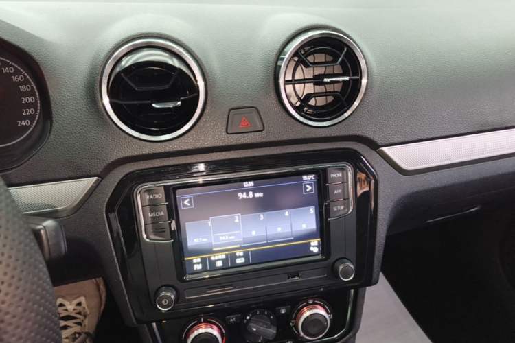 Used Volkswagen Jetta 2019 Dream Edition 1.5L Automatic Comfort Version Audio And AC Panel