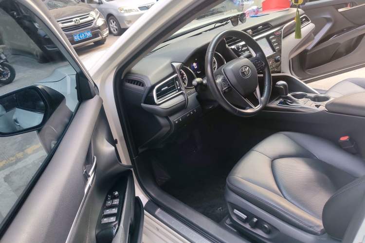 Used Toyota Camry 2018 2.0G Luxury Edition
