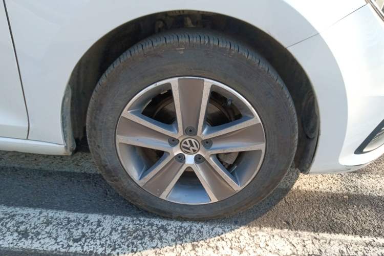 Used Volkswagen Santana 2016 1.6L Manual Fashion Edition Right Front Wheel Hub