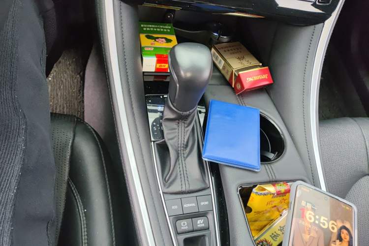 Used Toyota Avalon 2023 Dual-Engine 2.5L Luxury Edition Gear Lever