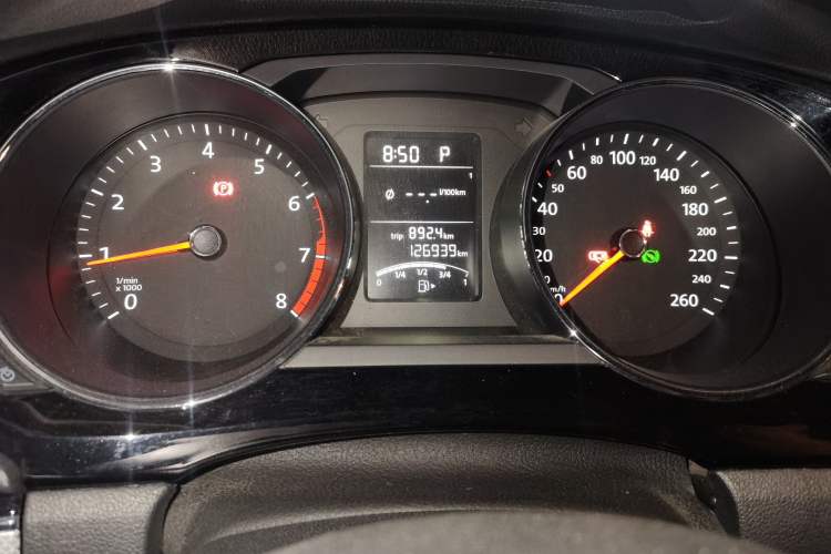 Used Volkswagen Sagitar 2015 1.6L Automatic Comfort Model Odometer Close Up