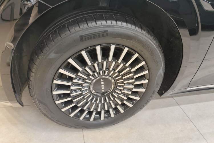 Used Zeekr 009 2024 Six-Seat Executive Version 4WD 108 kWh Exterior 4