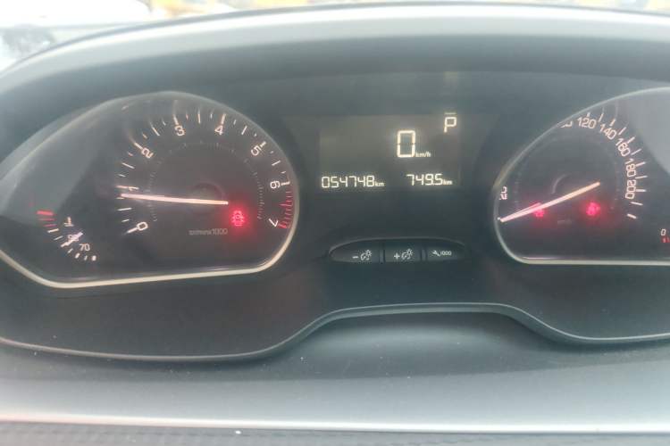 Used Peugeot 2008 2016 230THP Automatic Fashion Edition Odometer Close Up