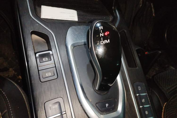 Used Wey VV5 2020 1.5T Two-Wheel Drive Color Pioneer