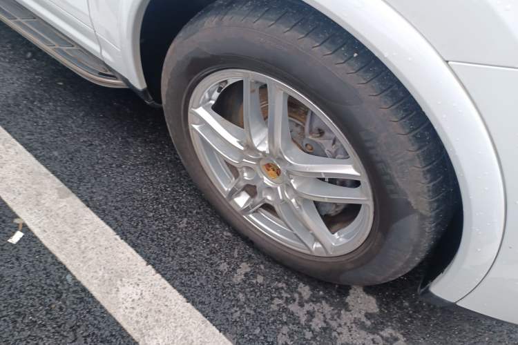 Used Porsche Cayenne 2016 Cayenne 3.0T Right Front Wheel Hub