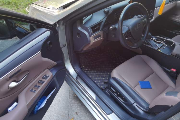 Used Lexus ES 2025 200 Premium Edition Driver Seat