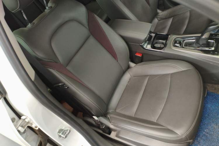 Used Chevrolet Malibu 2017 1.5T Automatic Luxury Edition Right Front Seat