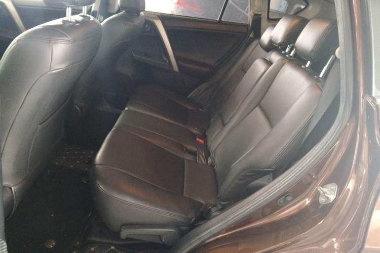 Used Toyota RAV4 2015 2.0L CVT Two-Wheel Drive Fashion Edition Left Rear Seat