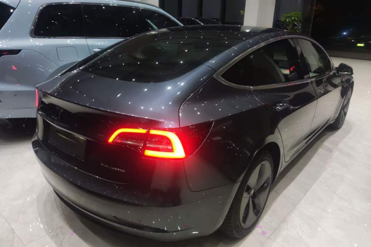 Used Tesla Model 3 2019 Long-Range All-Wheel-Drive Version
