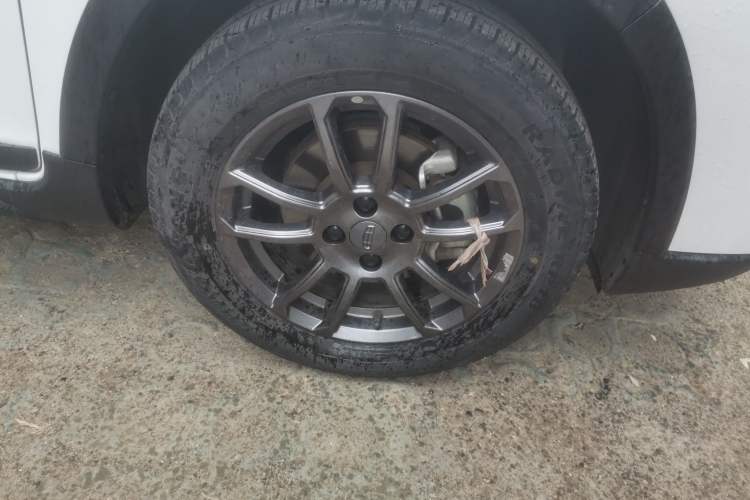 Used Geely Auto Vision X3 2021 PRO 1.5L Manual Elite Model Right Front Wheel Hub