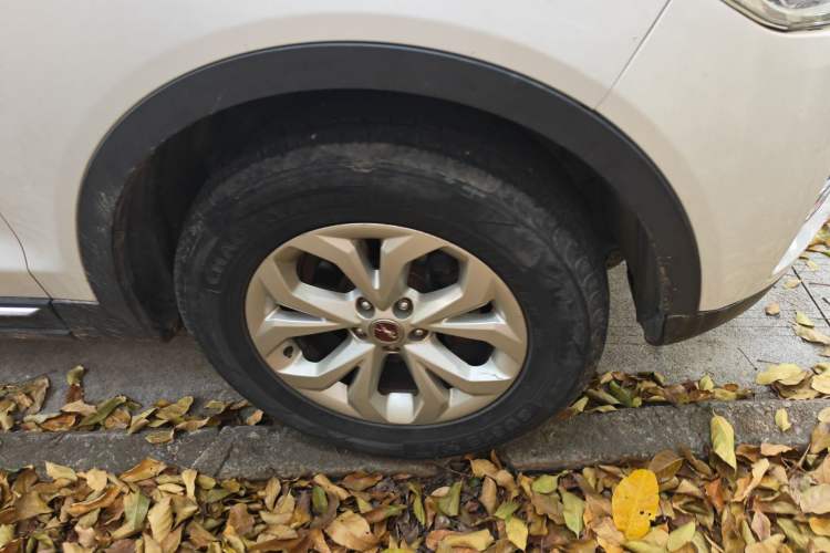 Used Hanteng X7 2016 1.5T Manual Luxury Version Right Front Wheel Hub