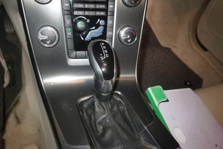 Used Volvo S60 2015 S60L T5 Intelligent Drive Edition Gear Lever