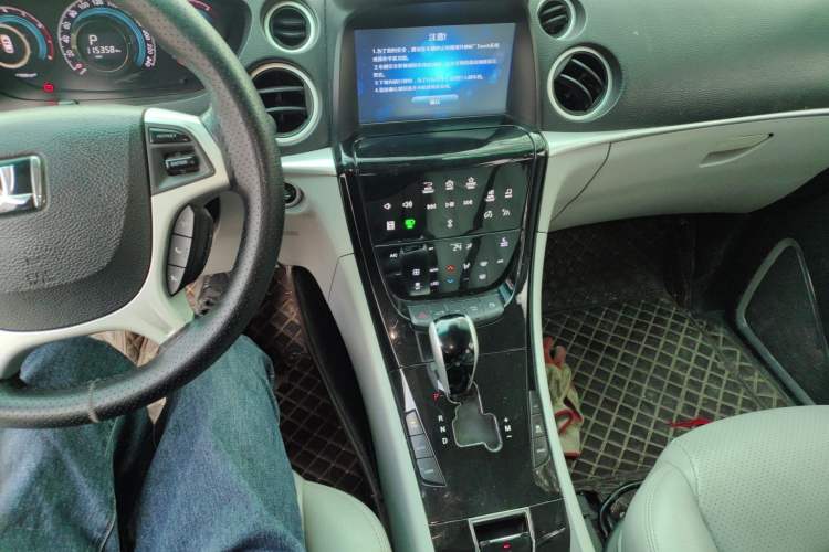 Used Luxgen Great 7 SUV 2014 2.2T Four-Wheel Drive Prestige Version Audio And AC Panel