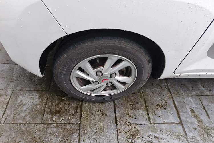 Used Wuling Hongguang MINIEV 2022 Zizai Version Lithium Iron Phosphate Left Front Wheel Hub