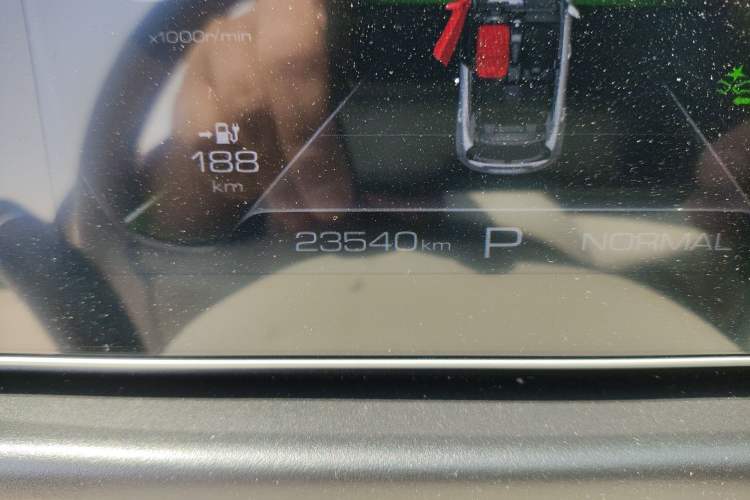 Used ORA Good Cat 2023 401 km Standard Range Prestige Version Lithium Iron Phosphate Odometer Close Up