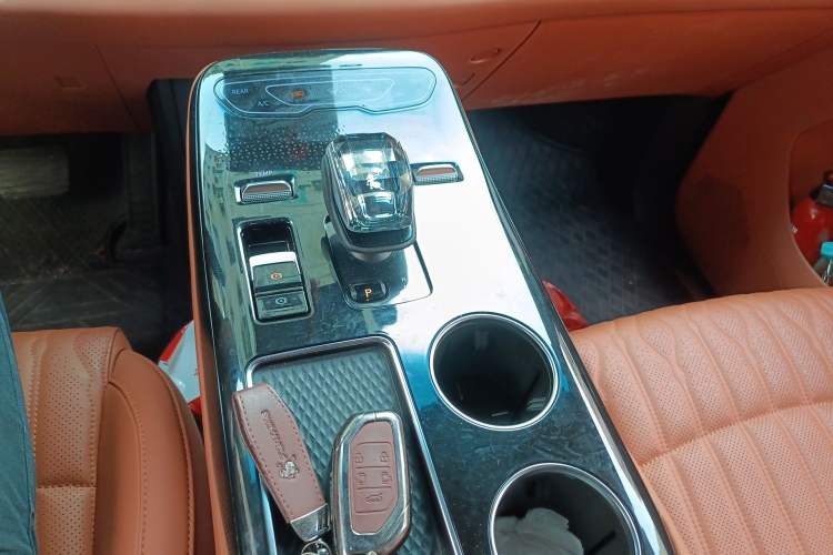 Used FORTHING Xinghai V9 2024 1.5TD 200km Qingyunti Series Flagship Edition Gear Lever