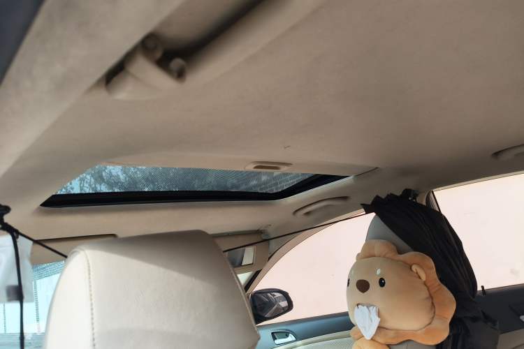 Used Hyundai Verna (older generation) 2010 Sedan 1.4L Automatic Fashionable GT Model Headliner