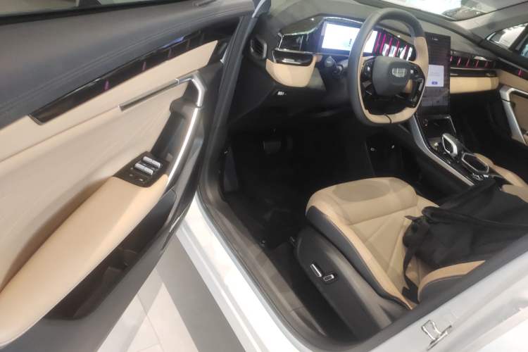 Used Geely Auto FX11 2023 1.5TD DCT Prestige Edition
