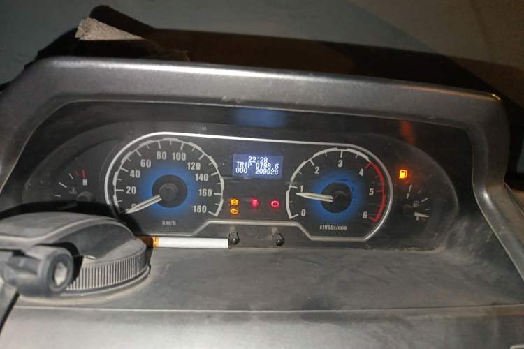 Used SAIC MAXUS Xintu V80 2012 2.5T Low-Roof Value-Added Logistics Version C