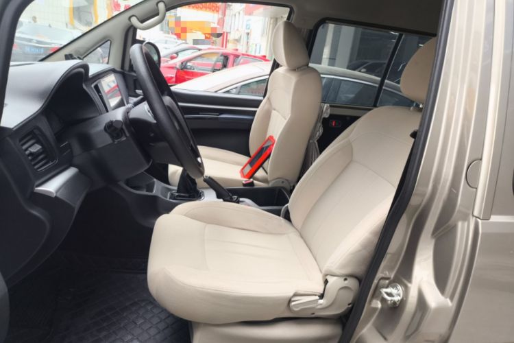 Used FORTHING Lingzhi 2022 M5 1.6L Practical Model 5 Seats Left Front Seat